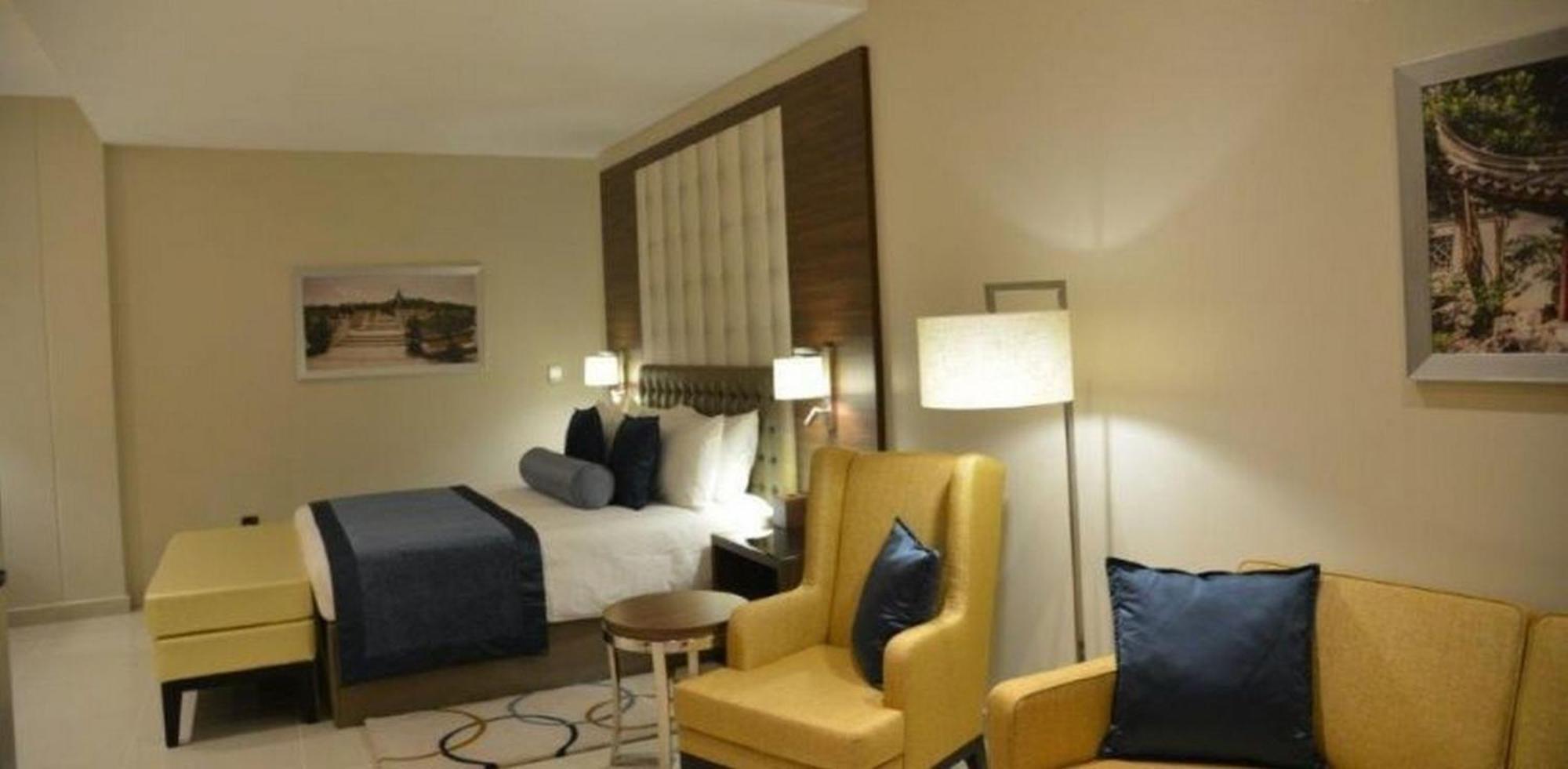 Room In Lodge - The Envoy Hotel And Suites アブジャ エクステリア 写真