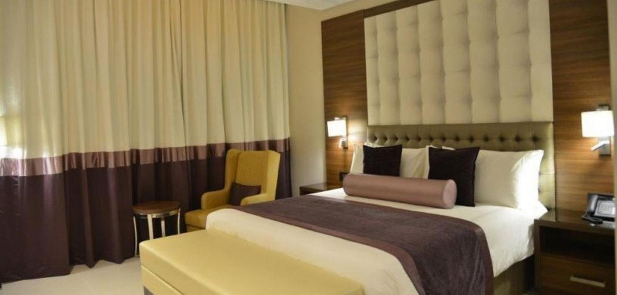 Room In Lodge - The Envoy Hotel And Suites アブジャ エクステリア 写真