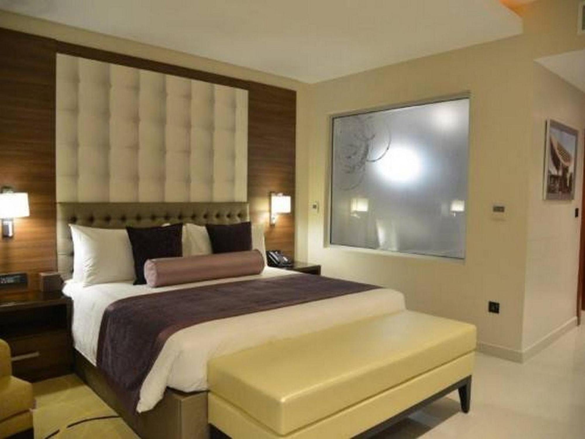 Room In Lodge - The Envoy Hotel And Suites アブジャ エクステリア 写真