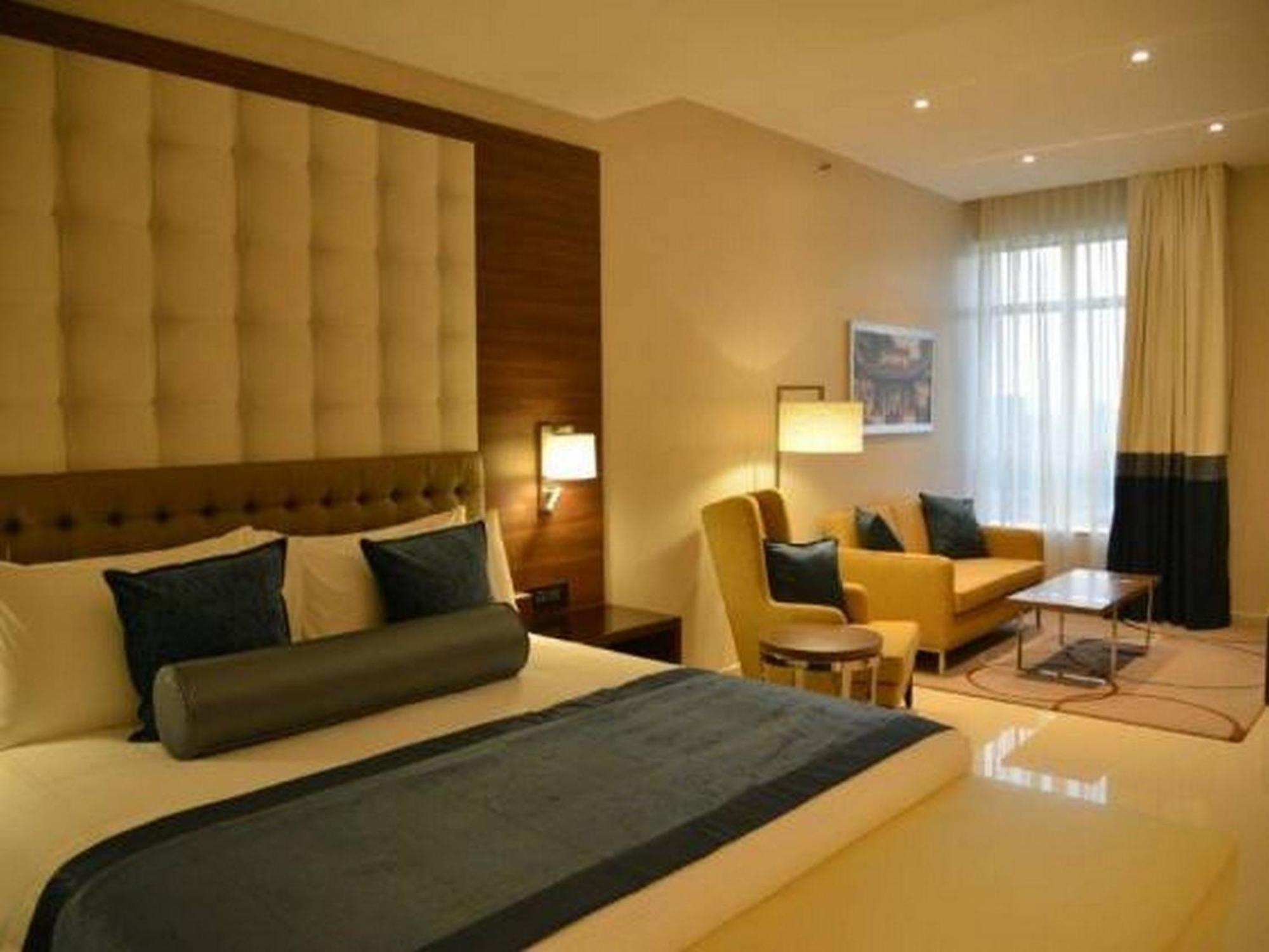 Room In Lodge - The Envoy Hotel And Suites アブジャ エクステリア 写真
